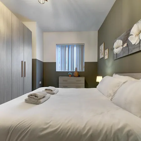 아파트 Cozy 1br In With Wifi, Ac And Comfy Bed By 360 Estates 그지라