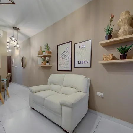 Cozy 1br In With Wifi, Ac And Comfy Bed By 360 Estates Gzira